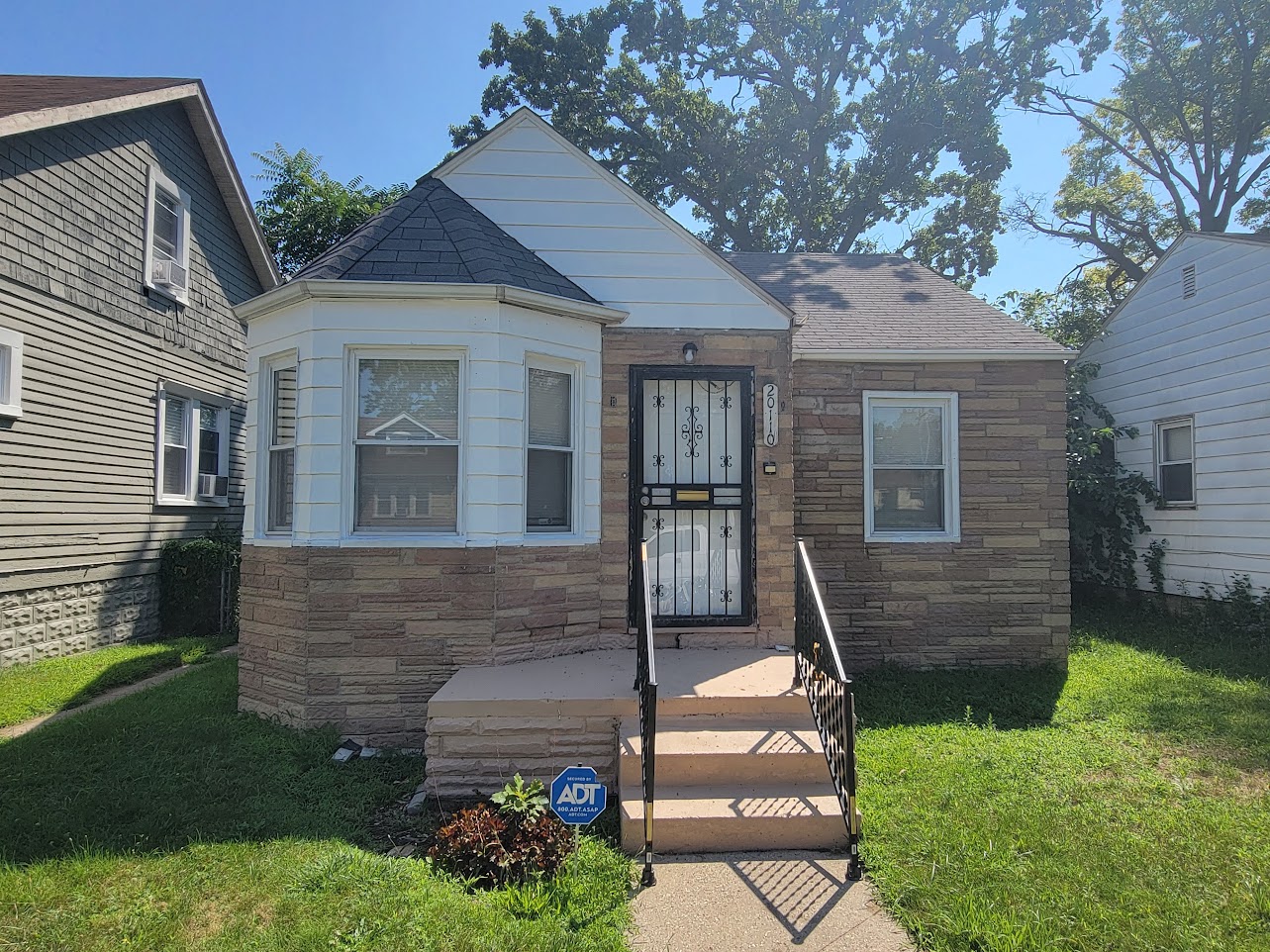 Property main image